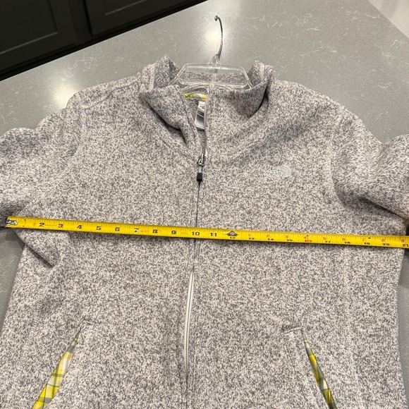 The North Face Women's Gray Fleece Jacket - Picture 5 of 6